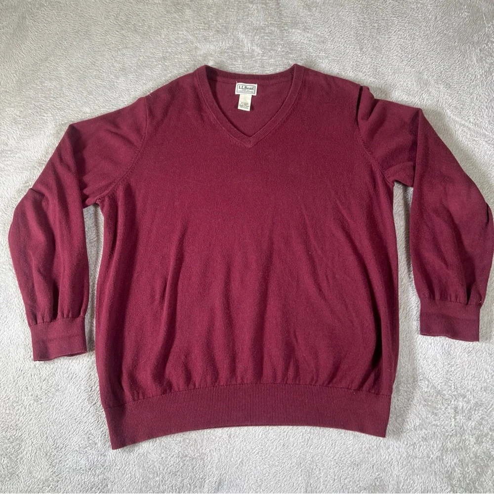 L.L. Bean maroon‎ V-neck men’s sweater  Large